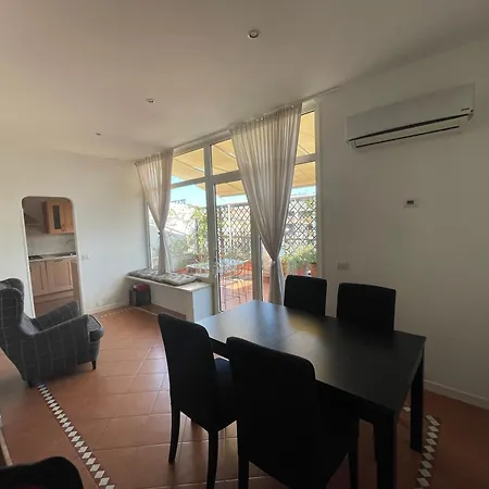 Via Veneto Penthouse 아파트